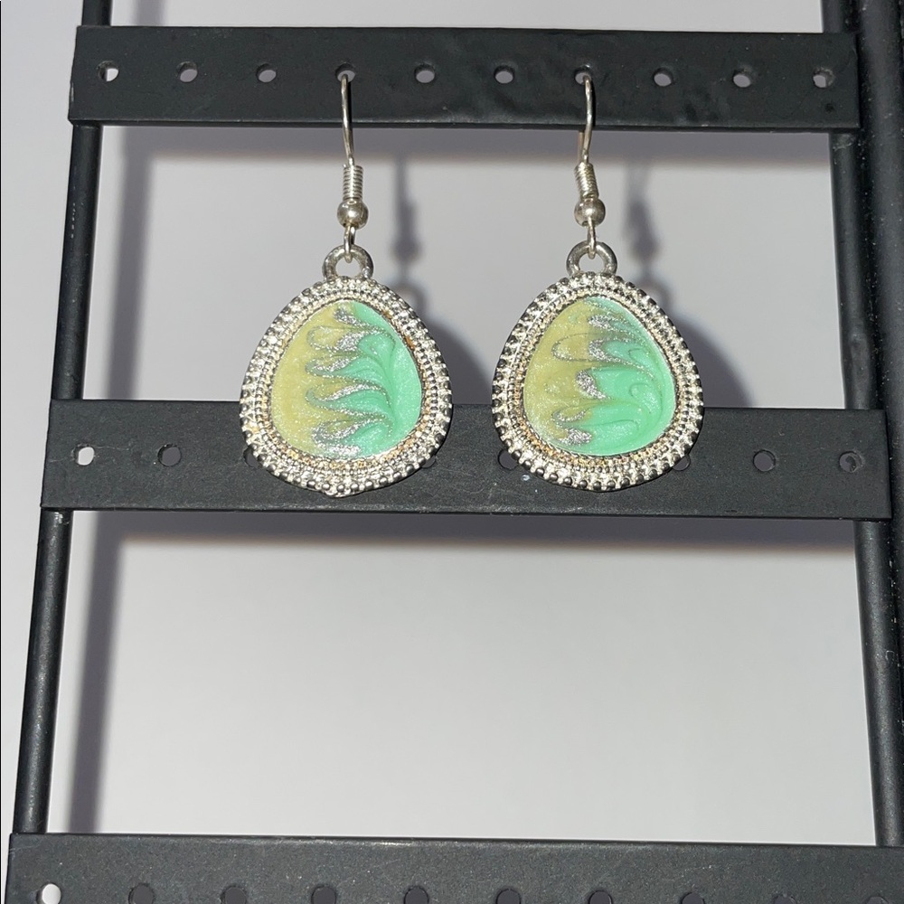 NWOT Teardrop-shape Elegant Green & Silver Earrings. 1.25” - Picture 2 of 4